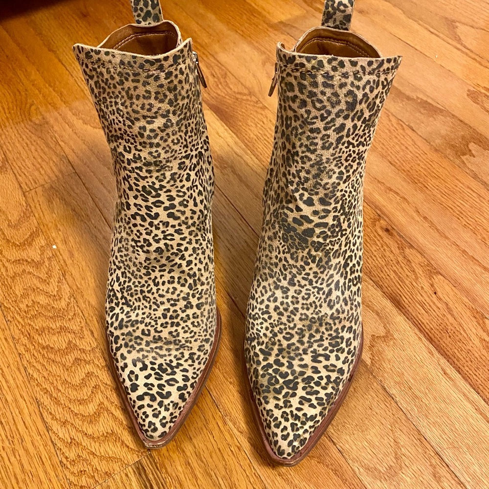 Dolce Vita leopard print boots- trendy calfskin boots, in great condition!